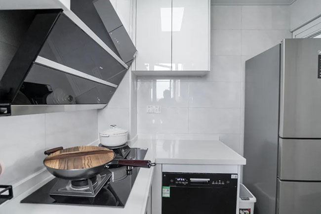 50㎡二居室，用純白主色調(diào)打造高級極簡風(fēng)的浪漫